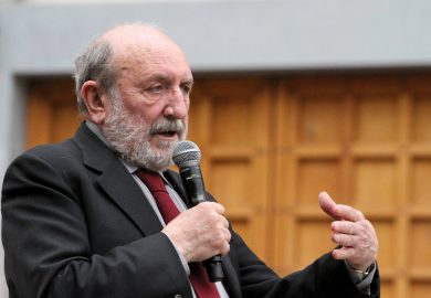 “Ai giovani è stato tolto il futuro”: la denuncia di Galimberti e il trauma generazionale mai affrontato in Italia