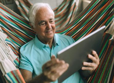 Gli over 65 guardano più porno gay dei giovani: cosa dicono i dati Pornhub 2025