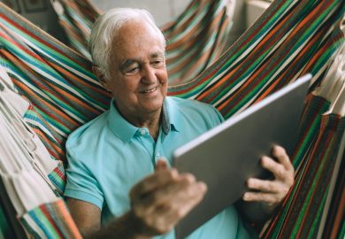 Gli over 65 guardano più porno gay dei giovani: cosa dicono i dati Pornhub 2025