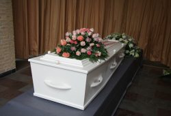 “Sono ancora viva”: donna thailandese trovata viva nella bara prima della cremazione