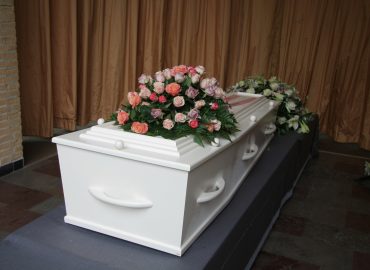 “Sono ancora viva”: donna thailandese trovata viva nella bara prima della cremazione