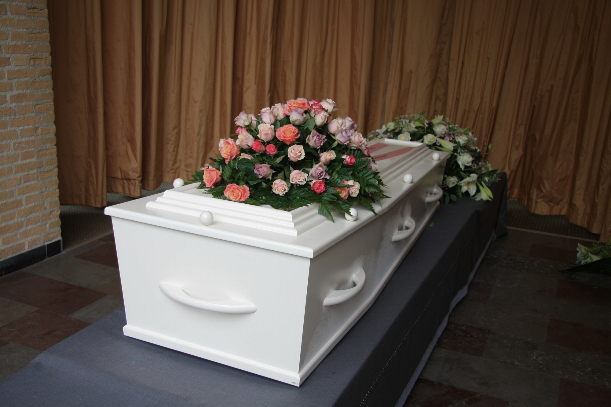 “Sono ancora viva”: donna thailandese trovata viva nella bara prima della cremazione