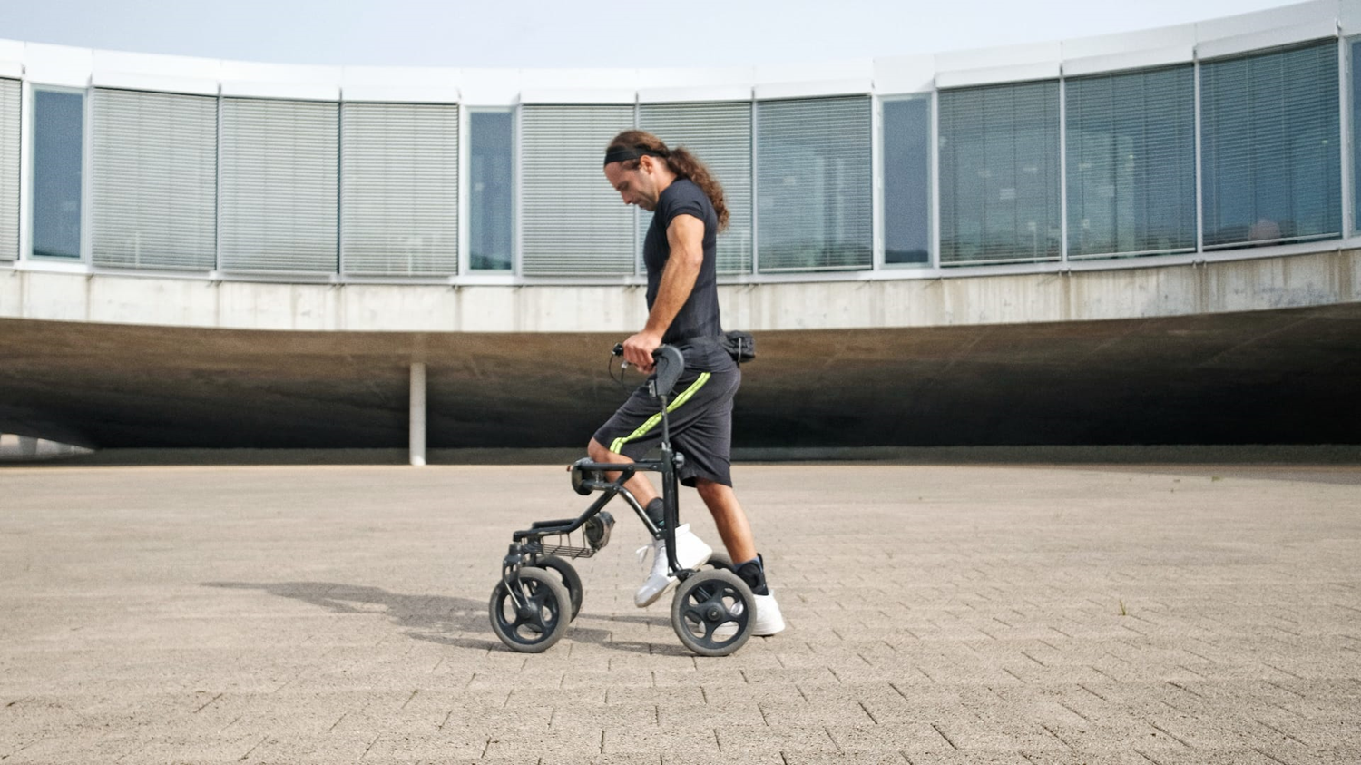 “Non potrai più alzarti”, ma oggi cammina e si appresta a sciare: Michel Roccati vuole “andare oltre e mostrare il possibile”