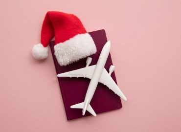 Caro voli Natale 2025: prezzi aerei verso Sicilia e Sardegna fino al +900%