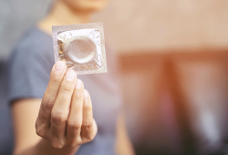 Troppe poche nascite in Cina, Pechino tassa i preservativi