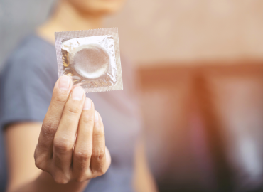 Troppe poche nascite in Cina, Pechino tassa i preservativi