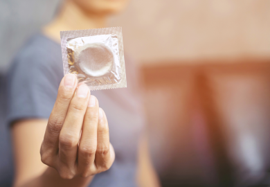 Troppe poche nascite in Cina, Pechino tassa i preservativi