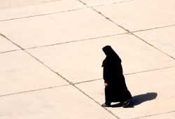 Iran, centinaia di donne senza velo ad una maratona, arrestati gli organizzatori