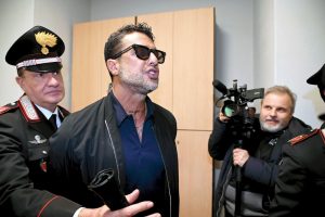 Fabrizio Corona in tribunale carabinieri
