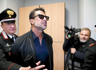 Fabrizio Corona indagato per revenge porn: quando si verifica questo reato?