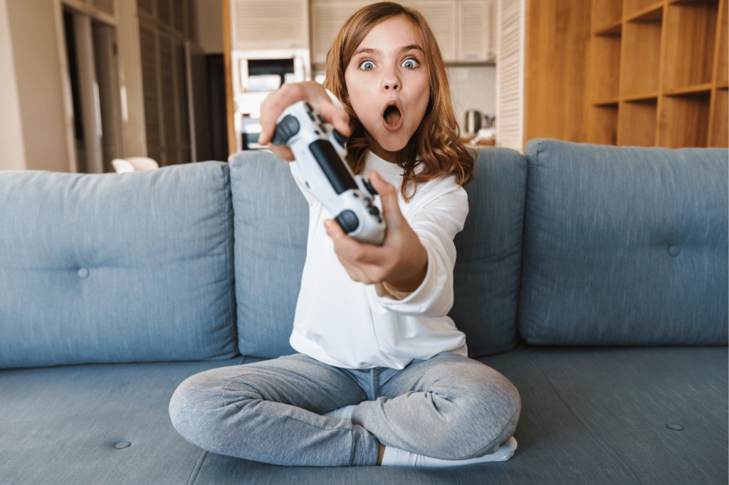 Bambina che giocare ai videogiochi