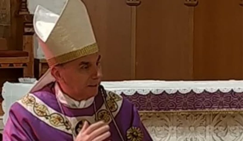 “Maria libera perché ha saputo ubbidire”: polemica sulle parole di Mons. Laterza a Conversano (Ba) – Video