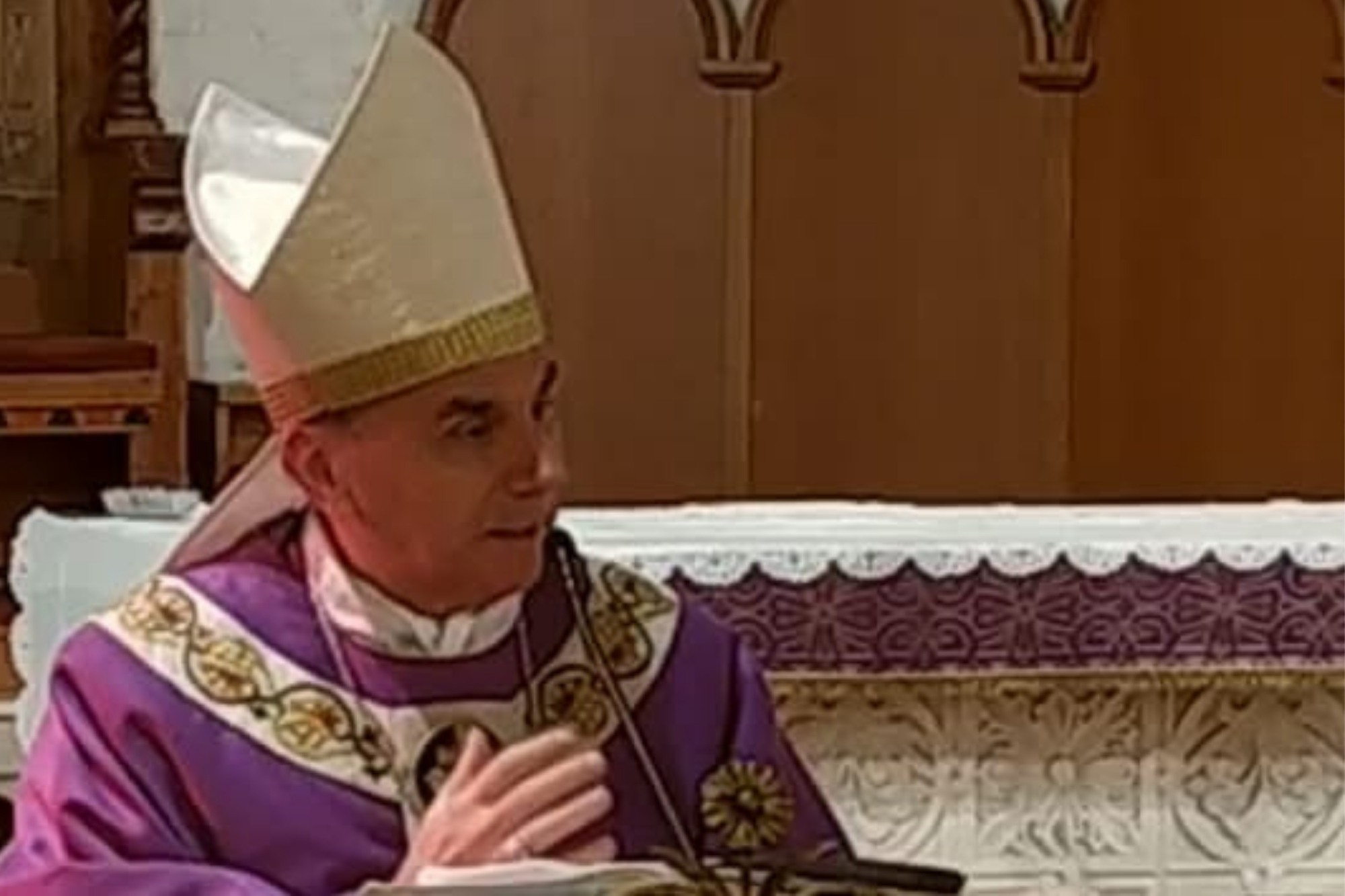 “Maria libera perché ha saputo ubbidire”: polemica sulle parole di Mons. Laterza a Conversano (Ba) – Video