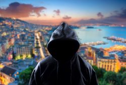 Turismo di massa e violenza, Napoli tra bellezza e insicurezza