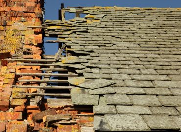 Tragedia durante l’Urbex: un ragazzo di 19 anni muore nel vuoto per una “moda” social