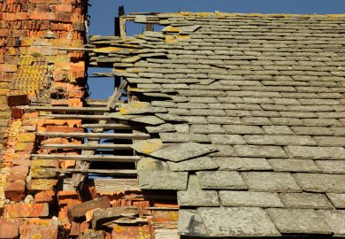 Tragedia durante l’Urbex: un ragazzo di 19 anni muore nel vuoto per una “moda” social