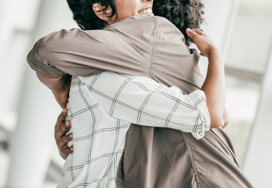 Ci abbracciamo meno? La domanda dietro il 21 gennaio