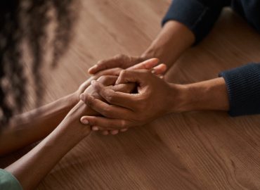 I tagli agli aiuti internazionali colpiscono le donne: chiuso 1 programma antiviolenza su 3