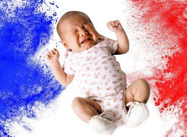Crisi demografica in Francia, crollano le nascite: la fine di un modello e l’urgenza di intervenire