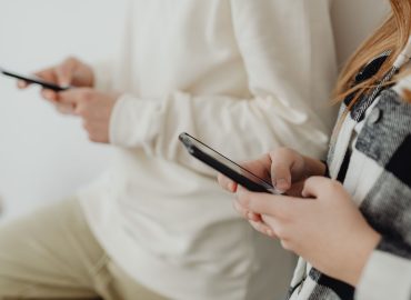 Divieto social under 16, dall’Australia all’Europa: cosa ne pensa l’esperta di Oxford