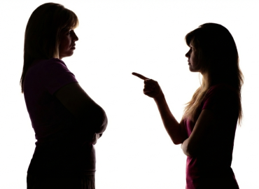 L’errore più comune dei genitori con gli adolescenti? Fare troppo