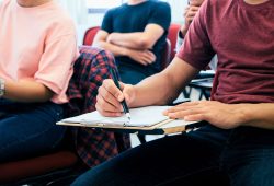 La Grecia ha un problema con gli studenti fuoricorso