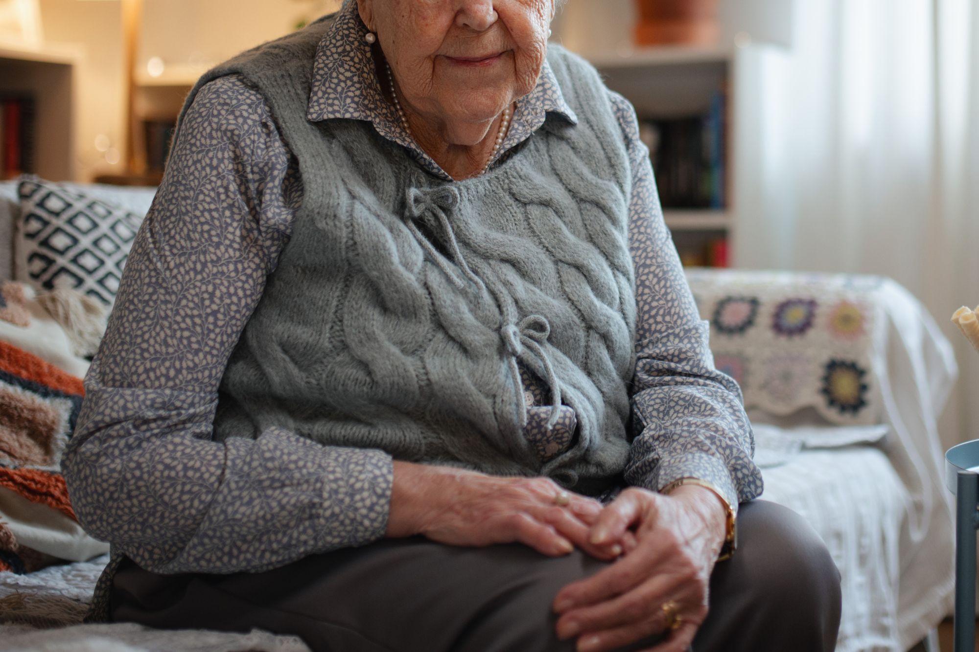 Anziana sola e senza cibo chiama i Carabinieri: quanti casi in Italia?