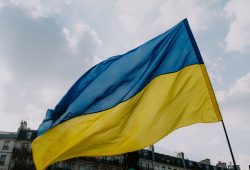 Congelati gratis sperma e ovuli dei soldati: così l’Ucraina “salva” i figli della guerra