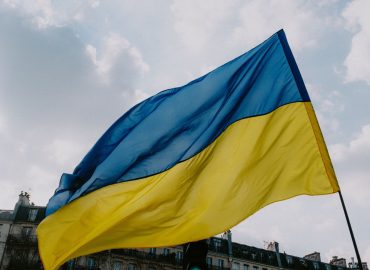 Congelati gratis sperma e ovuli dei soldati: così l’Ucraina “salva” i figli della guerra