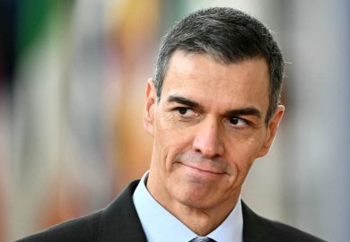 La Spagna ha adottato un piano contro la solitudine: “Non lasceremo nessuno da solo”