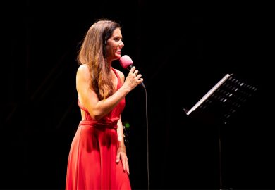 “Altroché spegnere il cervello, la comicità deve attivarlo”: parola di Arianna Porcelli Safonov