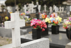 Cimiteri, app e memoria online: cosa succede ai morti nell’era digitale