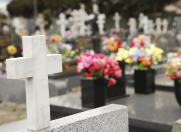 Cimiteri, app e memoria online: cosa succede ai morti nell’era digitale