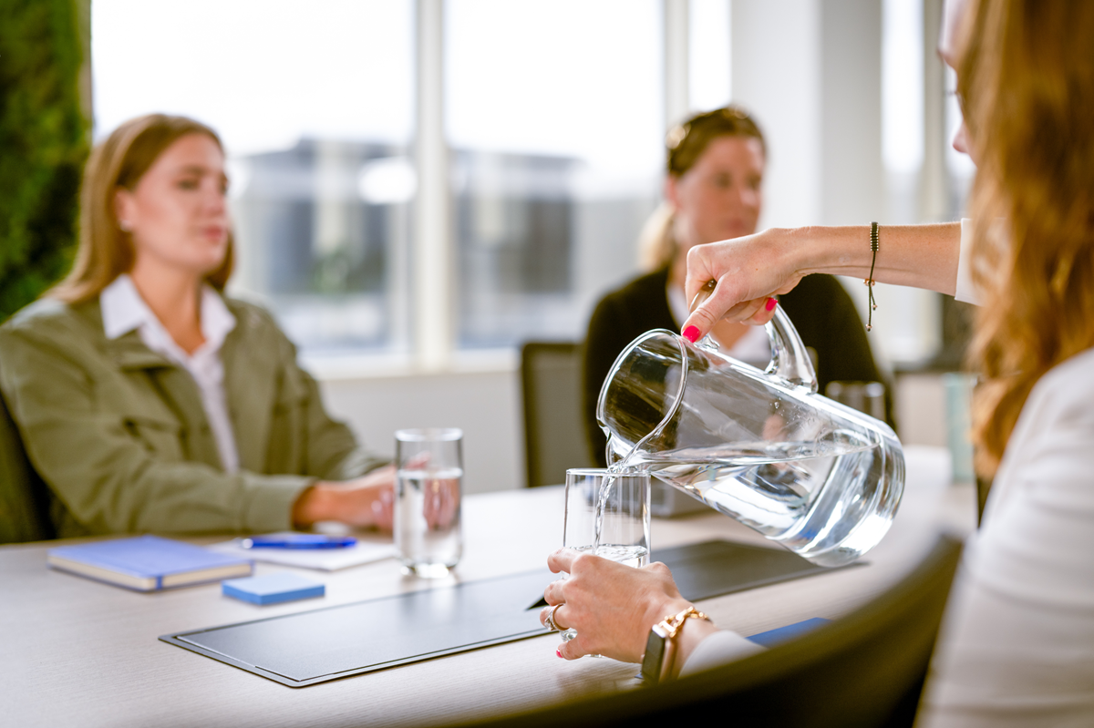 Il diritto all’acqua passa per le donne: il lavoro invisibile che rende sicuro ogni bicchiere