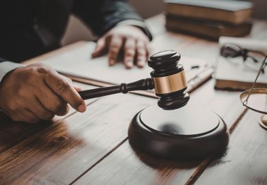 Madre caccia di casa il figlio 31enne, lui si licenzia: per il giudice deve comunque andarsene