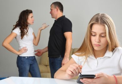 La moglie deve obbedire al marito: lo pensa un Gen Z su tre, più tradizionalisti dei boomer