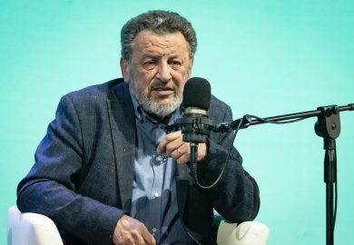 Adolescenti, Nembrini: “I figli ci guardano: il problema è cosa vedono”