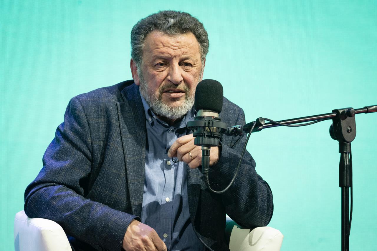 Adolescenti, Nembrini: “I figli ci guardano: il problema è cosa vedono”