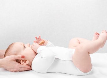 Osteopatia pediatrica e la triade medico-genitore-bebè: come migliora la salute del neonato