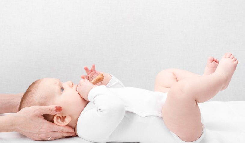 Osteopatia pediatrica e la triade medico-genitore-bebè: come migliora la salute del neonato