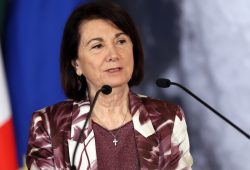 Roccella sui congedi parentali: “Con gravidanza e allattamento, non c’è parità che tenga”