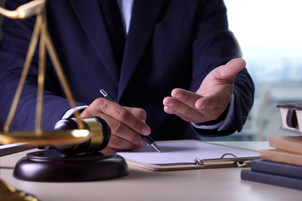 Avvocato e rimpatri Canva