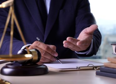Dl Sicurezza, 615 euro agli avvocati per ogni rimpatrio volontario: è polemica