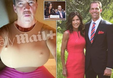 Bimbofication: cos’è il fenomeno diventato virale con il marito di Kristi Noem (e il suo seno finto)
