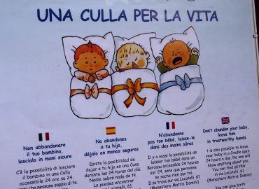 “Ti abbiamo amato dal primo istante”: la storia di Pietro trovato nella Culla per la vita a Bergamo