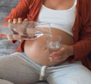 Infertilità: e se la colpa fosse (anche) dell’acqua che beviamo?