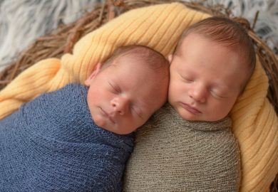 Incinta di due uomini diversi contemporaneamente: che cosa è la superfetazione eteropaternale