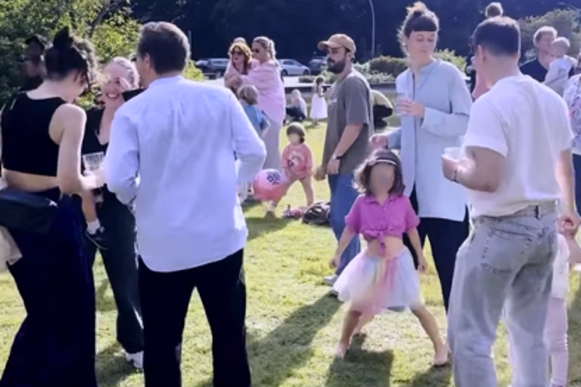 Diventare genitori e restare giovani: a Berlino nascono i Kinder Rave