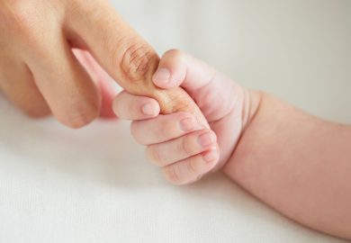 Crollo demografico anche negli Stati Uniti: minimo storico di nascite nel 2025