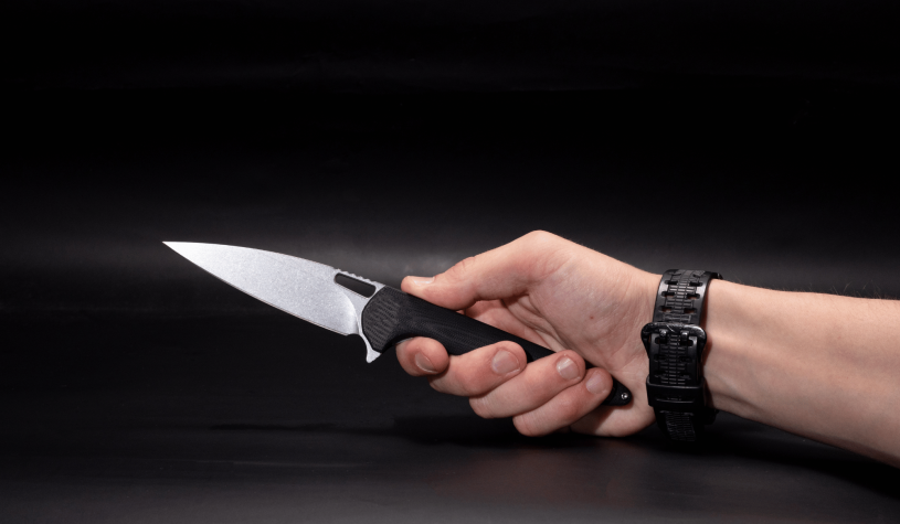 Ragazzi con il coltello in tasca: quando l’arma diventa un modo per dire “io esisto”